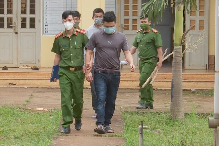 Nhốt con nợ vào chuồng chó, lôi ra rẫy cà phê đánh đập đến tử vong