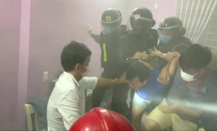 Xin gia đình 350 triệu không được, thanh niên ngáo đá ôm bình xăng dọa đốt nhà tự thiêu Ảnh 1