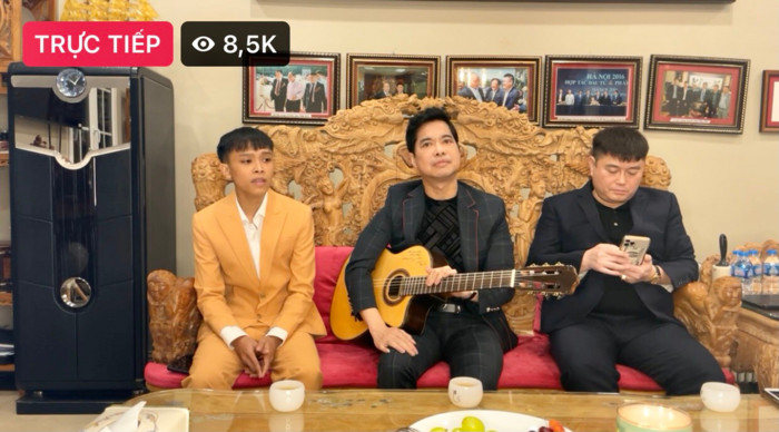 Sau ồn ào, Hồ Văn Cường hội ngộ cùng danh ca Ngọc Sơn và Bầu Thụy trong liveshow tại gia