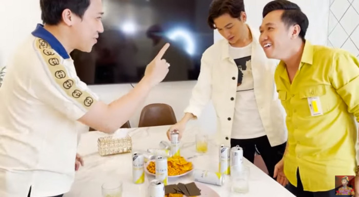 Trấn Thành tiết lộ Anh Đức đang có 'bạn gái bí mật'?