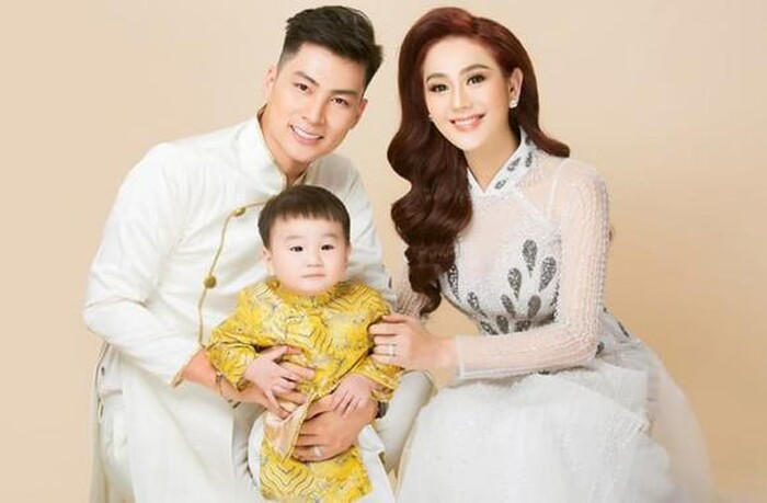 Lâm Khánh Chi 'đau lòng' khi chồng cũ đăng ảnh tình cảm bên tình mới?