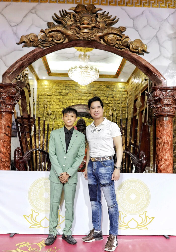 Hồ Văn Cường bất ngờ quên lời khi song ca cùng Ngọc Sơn, nam danh ca liền có pha 'cứu cánh' kịp thời