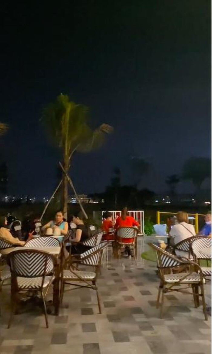 Nghệ sĩ Việt Hương bất ngờ gặp biến căng ngay đầu năm, bị cư dân mạng nhận xét tiêu cực