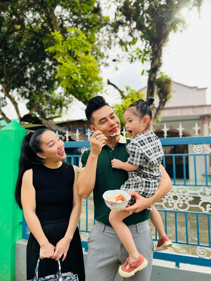 Lê Dương Bảo Lâm liên tục gọi 'con trai, con trai...' khi vợ đi khám thai