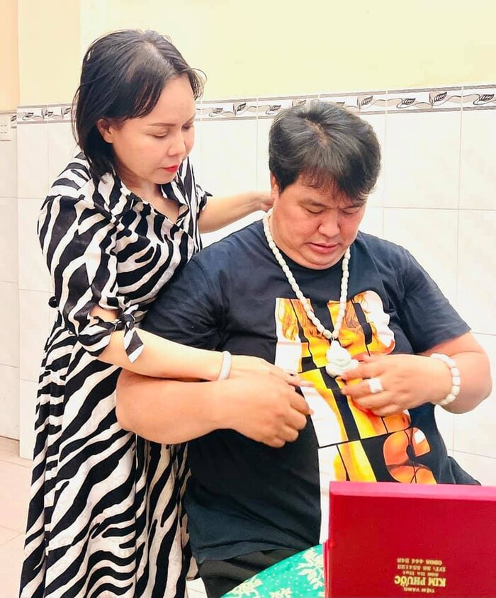 Không chỉ tặng xế hộp, Việt Hương còn chủ động cho Hoàng Mập mượn tiền