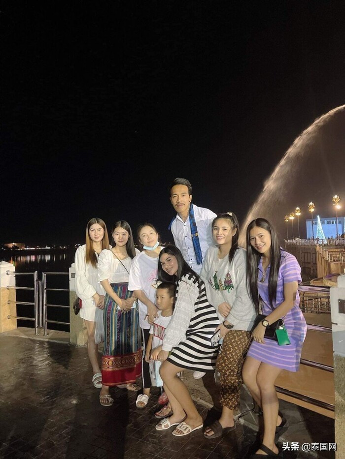 Người đàn ông lấy 8 vợ chia sẻ cuộc sống hôn nhân đáng kinh ngạc, mỗi tối ở cùng một vợ theo đúng thứ tự