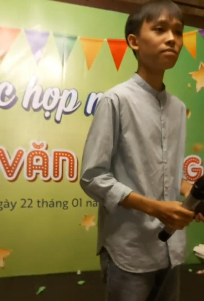 Hồ Văn Cường tại tiệc họp mặt fan cuối năm: Giọng hát lẫn ngoại hình đều gây tranh cãi Ảnh 9