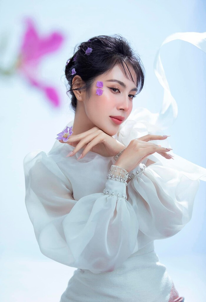 Quản lý Hồ Ngọc Hà chia sẻ cuộc trò chuyện với Thủy Tiên khi tái xuất sân khấu hậu ồn ào từ thiện