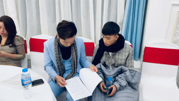 Xôn xao đoạn clip Hồ Văn Cường ở hậu trường chuẩn bị cho show diễn tại Hà Nội, sẽ có tiết mục song ca?