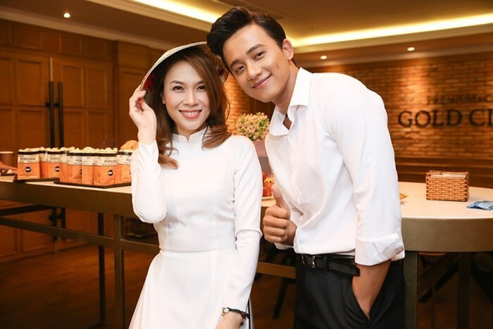 Sân khấu 'chàng đàn nàng hát' của Mỹ Tâm và Mai Tài Phến hot trở lại giữa nghi vấn về ra mắt gia đình