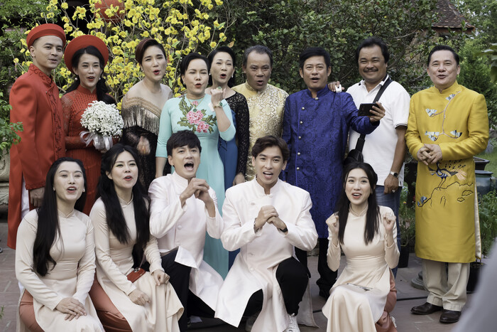 Hậu giành huy chương vàng liên hoan sân khấu, NS Việt Hương: 'Khán giả yêu thương thì mình phải tri ân'
