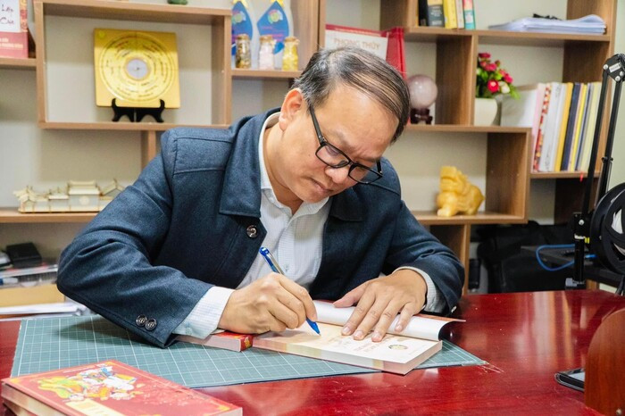 Đêm giao thừa ý nghĩa thế nào? Chuyên gia Phong Thuỷ 'mách nhỏ' cách làm lễ đón giao thừa cầu 'tấn lộc'