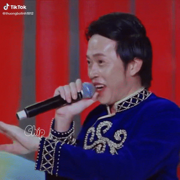 Xôn xao clip Hoài Linh xuất hiện biểu diễn ca khúc nhạc Xuân cực sung trên sân khấu: Chuyện gì thế này?