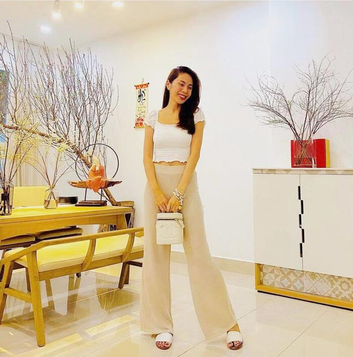 Sau loạt sóng gió, Thuỷ Tiên lên đồ rực rỡ, check-in tại nơi được cho là cơ ngơi mới của hai vợ chồng