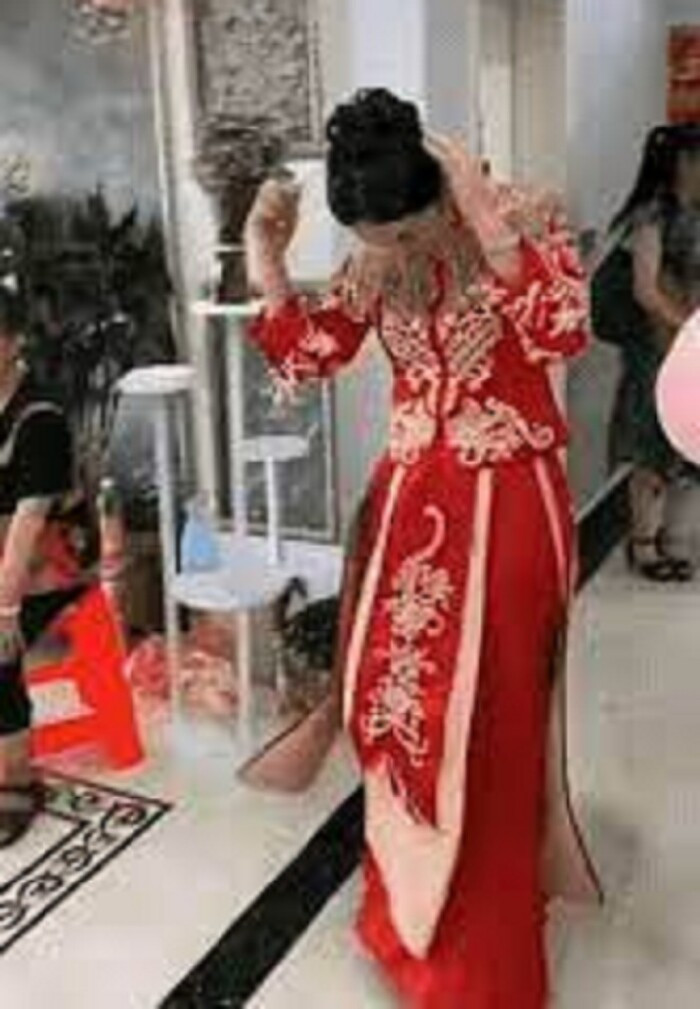 Cô dâu cởi đồ, hủy hôn ngay trong đám cưới vì nhà trai cấm đoán một việc, netizen khen làm đúng lắm