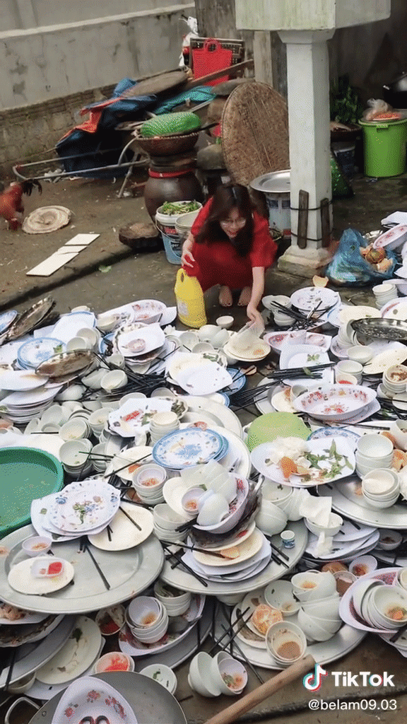 Than thở ngày đầu về làm dâu phải rửa cả 'núi' bát đĩa, cô gái nhanh chóng bị netizen bóc mẽ Ảnh 2