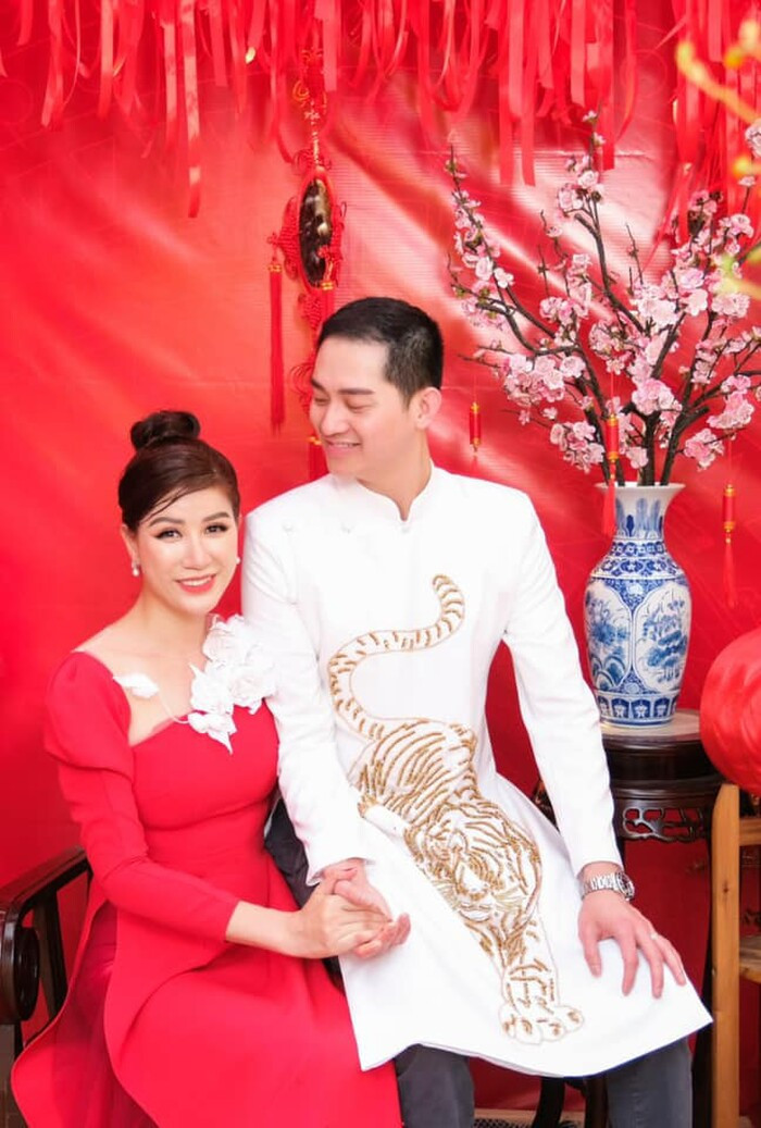Trang Trần hạnh phúc mừng sinh nhật chồng, không quên nhắn anti-fan: 'Của chị, chị bỏ mấy em mới hưởng'
