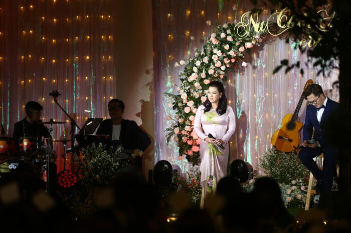 Việt Hương tiết lộ làm một việc liên quan đến Phi Nhung trong ngày vui của vợ cố NS Chí Tài