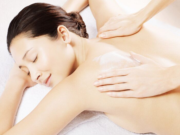Sở hữu làn da body trắng mịn như trứng gà bóc chỉ với 3 bước đơn giản tại nhà