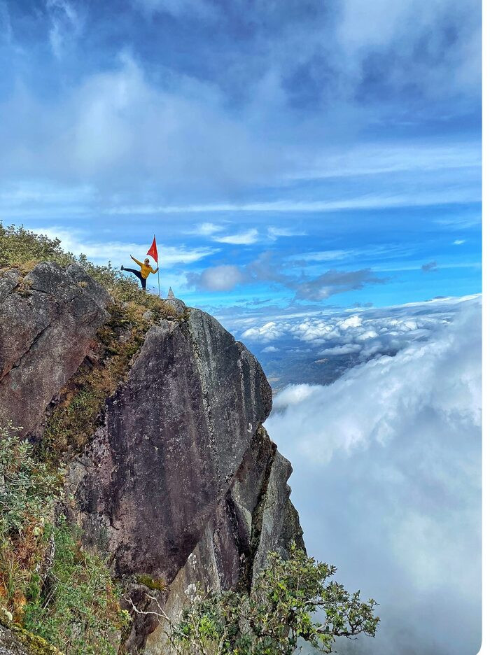 Chạm tay vào đỉnh Chư Yang Lăk cao 1.643m