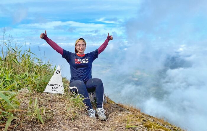Chạm tay vào đỉnh Chư Yang Lăk cao 1.643m