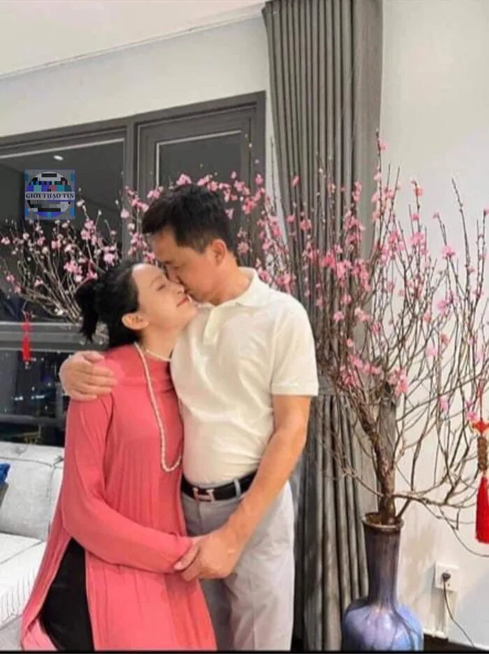 Rầm rộ loạt ảnh của Hiền Hồ và 'anh họ' đại gia: Từ nhà hàng, sân golf, còn đón sinh nhật cùng nhau