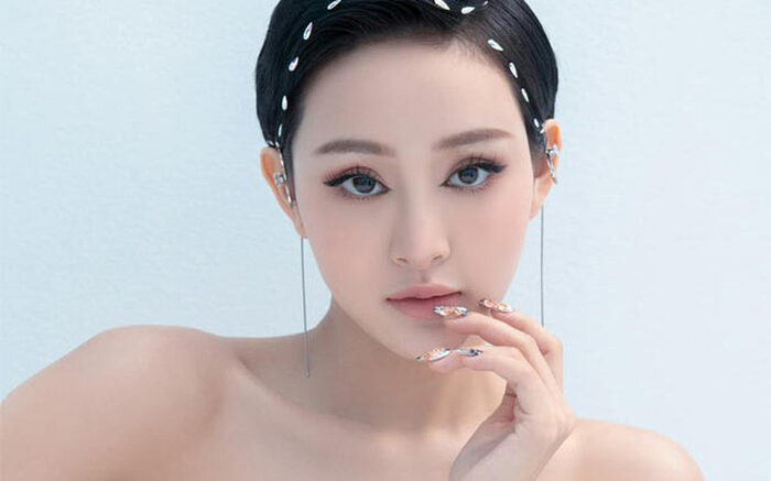 Sốt xình xịch với hình ảnh cô gái quyết tâm phẫu thuật giống Hiền Hồ để có chiếc G63