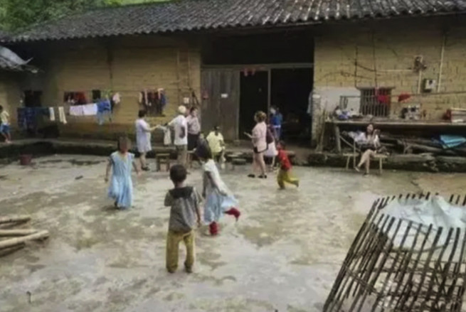 Cuộc sống của cặp vợ chồng có 15 đứa con trong 20 năm hiện ra sao?