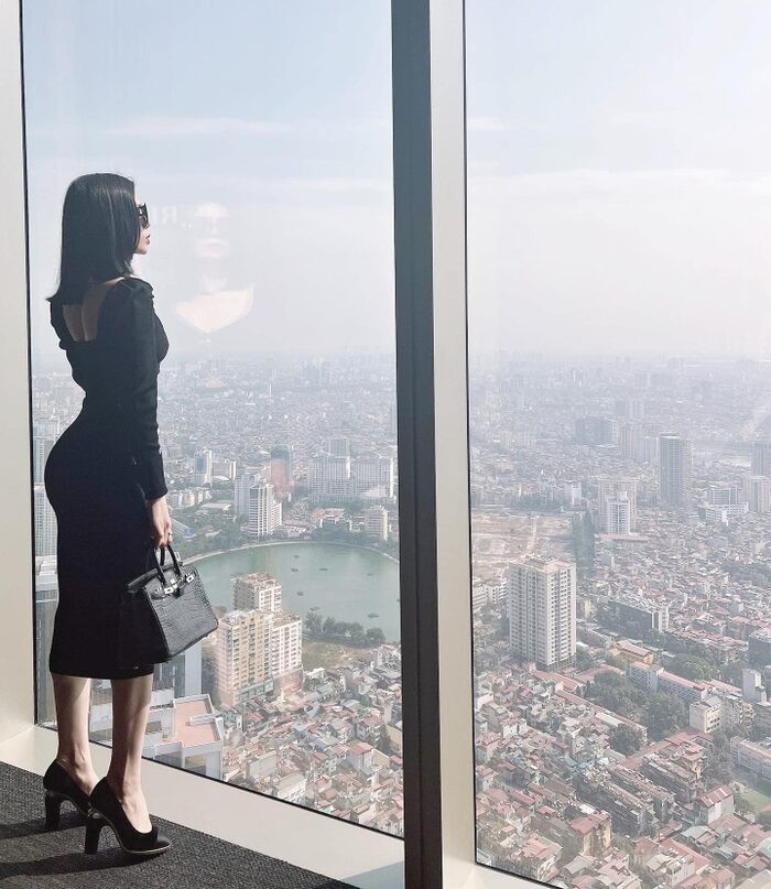 Lệ Quyên 'sướng rơn' khi bị nghi mặc quần độn mông