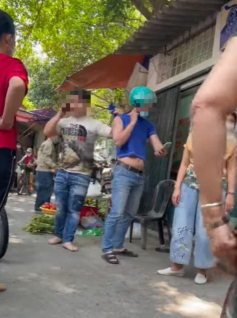 Đưa bạn của con về nhà, người đàn ông bị bố bạn đánh 'không trượt phát nào' vì nghi là bắt cóc