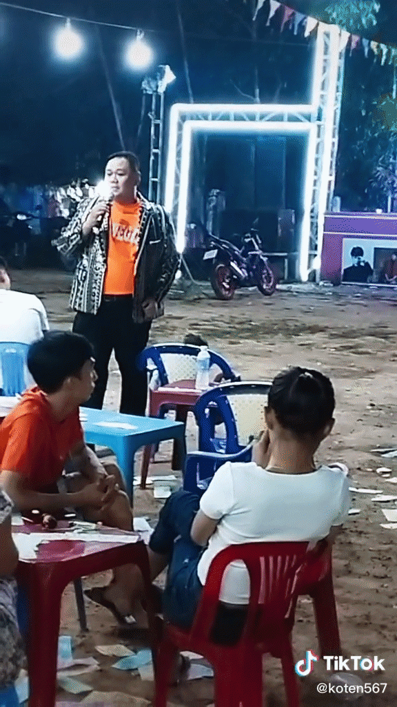 Xôn xao clip Minh Béo đi hát tại hội chợ, khán giả ngao ngán tới mức không thèm nhìn mặt? Ảnh 1