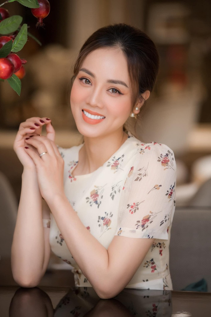 Sau 8 tháng chăm chồng trong bệnh viện, bà xã Công Lý úp mở thông báo có 'tin vui'