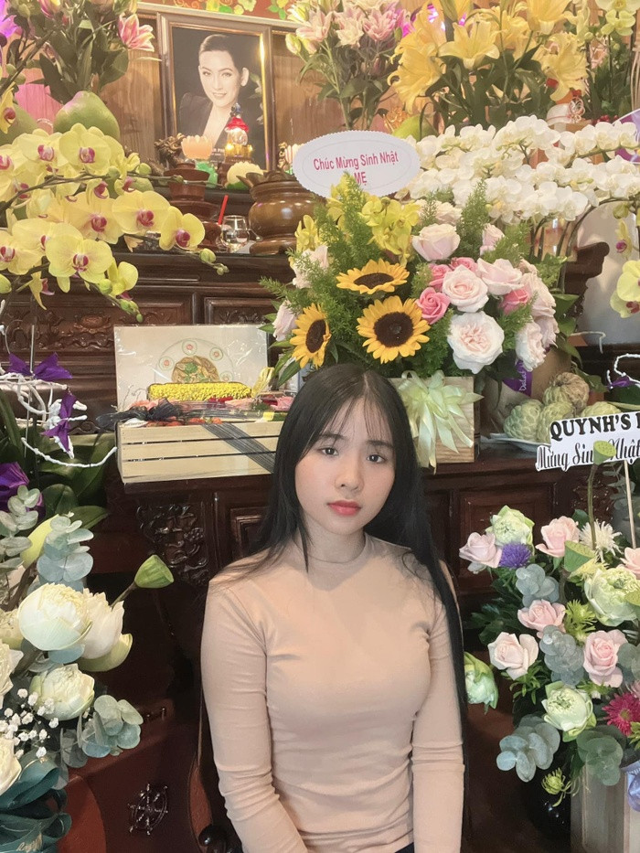 Con nuôi Phi Nhung nói lời xúc động trong ngày sinh nhật cố ca sĩ: 'Năm trước mẹ còn ôm hôn con...'