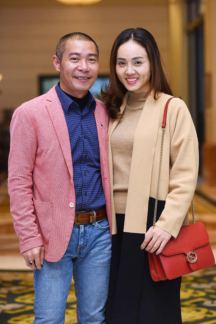 Bà xã Công Lý bị nhầm là người giúp việc, được người lạ thương tình cho suất cơm