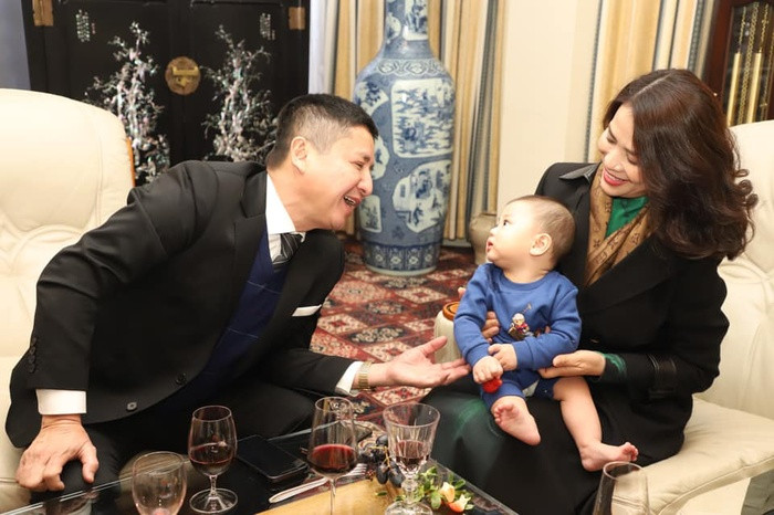 NSƯT Chí Trung đáp lời khi cư dân mạng khuyên nên có con chung với bạn gái kém tuổi
