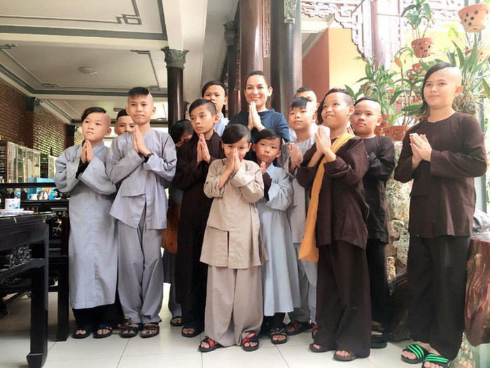 Cuộc sống hiện tại của con nuôi Phi Nhung ra sao khi mẹ qua đời?