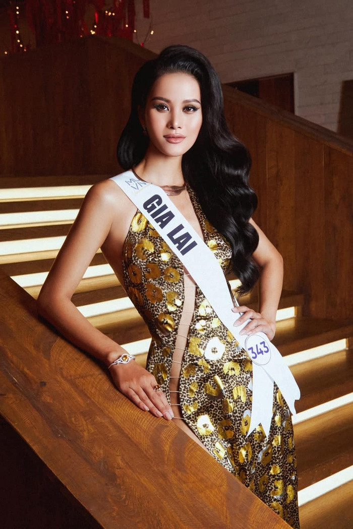 Tại sao Hà Anh 'sờ gáy' Hương Ly về ngoại ngữ, kêu 'đừng mang nem rán đi chọi với bánh gato'?