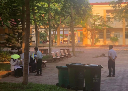Xôn xao tin Hiệu phó trường chuyên cấp 3 bắt học sinh ăn thức ăn lấy từ thùng rác, nhà trường nói gì? Ảnh 1