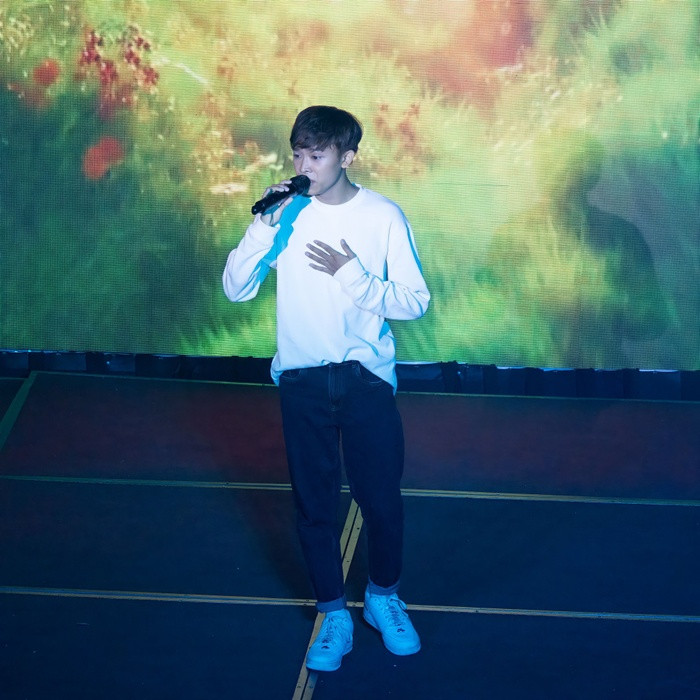 Hồ Văn Cường thử sức hát nhạc Pop Ballad trong sân khấu mới nhất, liệu có gây thiện cảm với netizen?