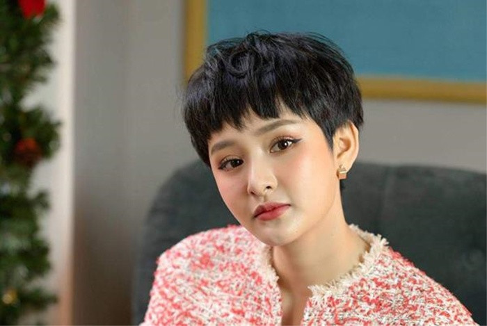 Hiền Hồ bị soi nói một đằng làm một nẻo, tuyên bố chấp nhận mọi chỉ trích nhưng vẫn cố tình né tránh?