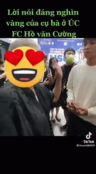 Hồ Văn Cường quay mặt đi khi fan nhắc tới mẹ nuôi Phi Nhung, netizen 'ném đá' dữ dội