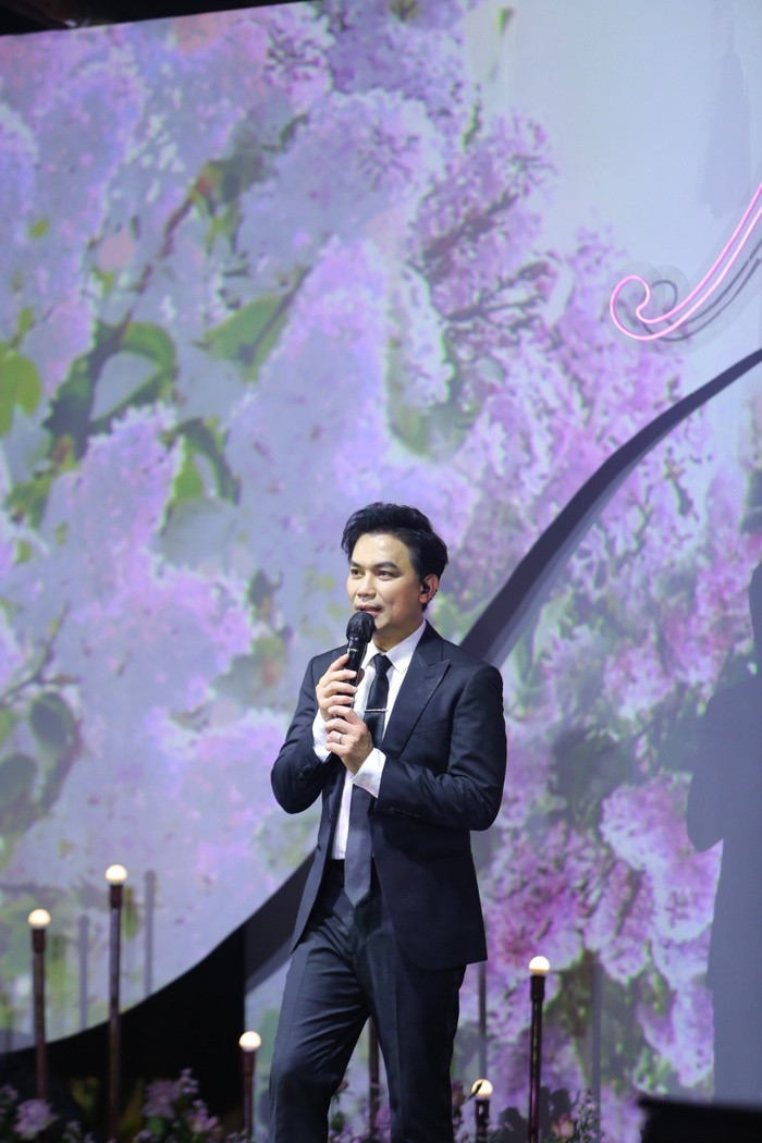 Cùng một bản song ca, hành động không thay đổi của Mạnh Quỳnh dành cho Phi Nhung khiến netizen xúc động