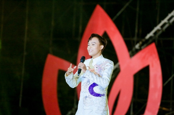 Nhạc sĩ Sơn Hạ tiết lộ thêm bài mới của Hồ Văn Cường và cả album, tên có liên quan đến Phi Nhung?