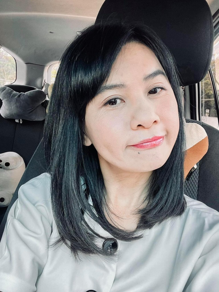 Cát Phượng làm người hâm mộ khó hiểu với dòng tâm trạng: 'Muốn đi đâu đó thật xa, không ai liên lạc được'