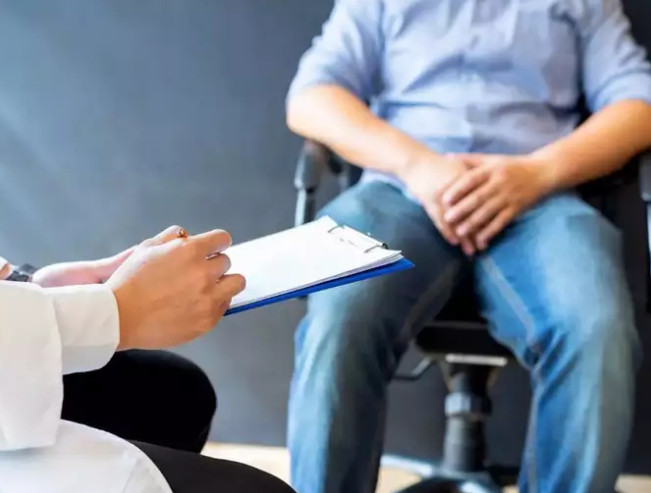 Những dấu hiệu ung thư nam giới thường bỏ qua