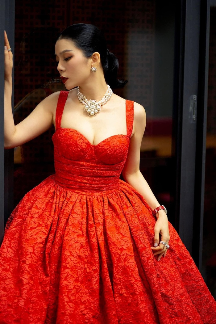 Ở tuổi tứ tuần, Lệ Quyên trải lòng: 'Người đàn bà tuổi 40 chưa bao giờ thấy an yên'
