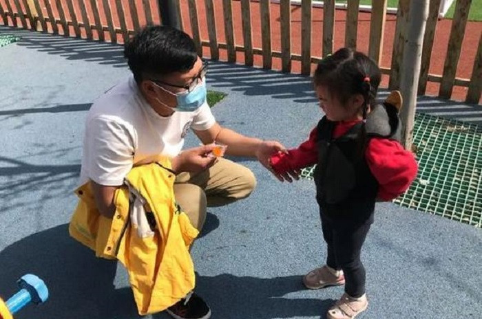 Trường mầm non diễn tập phòng bắt cóc, 20 bé nhất quyết đi theo 'người lạ' mặc cô giáo gọi khản giọng