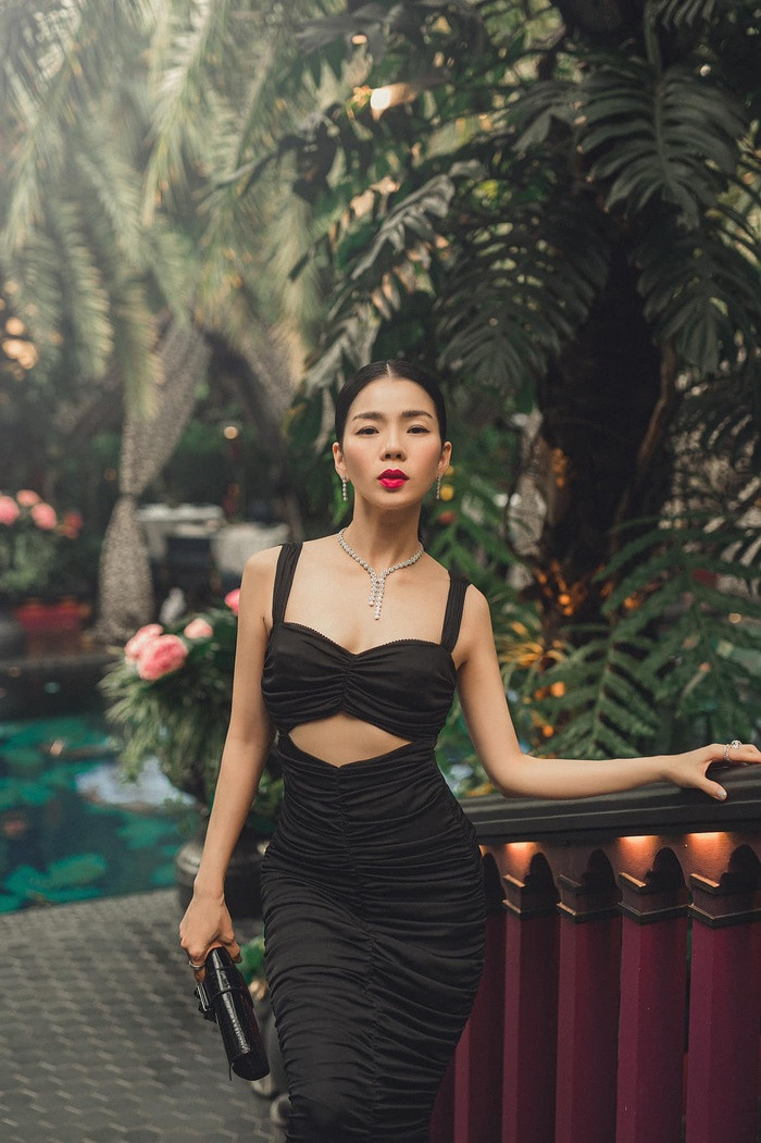 Giữa ồn ào so sánh giọng sau 10 năm, Lệ Quyên ẩn ý: 'Khán giả bảo tôi hát live luôn hay hơn nghe CD'