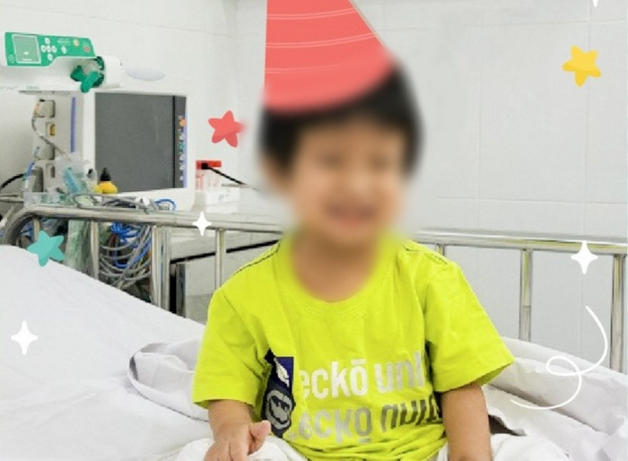 Phẫu thuật ghép thành công một phần gan của mẹ cho con gái 3 tuổi