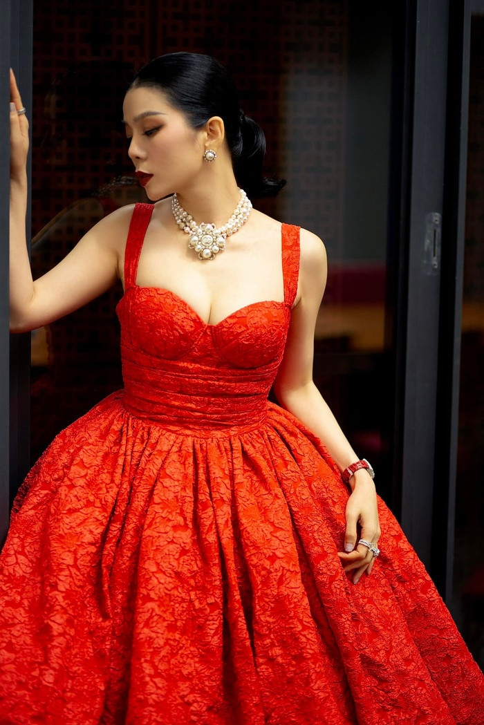 Từng đăng đàn khẳng định giọng hát, Lệ Quyên lại bị lan truyền clip hát live 'oét giọng'